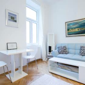 Apartment for rent for €1,000 per month in Vienna, Max-Winter-Platz
