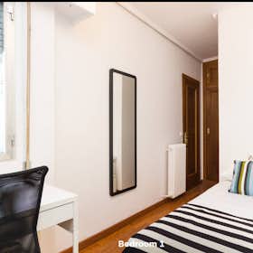 Private room for rent for €880 per month in Madrid, Calle de Beatriz de Bobadilla