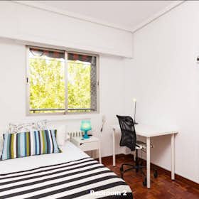 Private room for rent for €775 per month in Madrid, Calle de Beatriz de Bobadilla