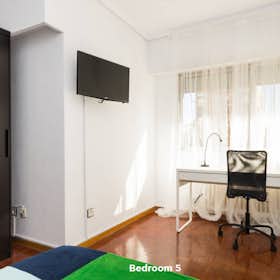 Private room for rent for €810 per month in Madrid, Calle de Beatriz de Bobadilla