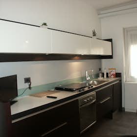 Apartment for rent for €2,000 per month in Milan, Via Giorgio Washington