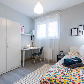私人房间 正在以 €455 的月租出租，其位于 Bilbao, Grupo Arabella