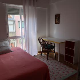 Private room for rent for €260 per month in Lisbon, Rua Dom Fuas Roupinho