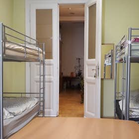 Shared room for rent for €250 per month in Budapest, Szent István körút
