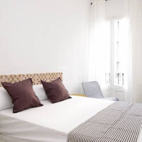 Private room for rent for €930 per month in Barcelona, Carrer de Mallorca