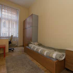 Private room for rent for HUF 155,581 per month in Budapest, Szent István körút