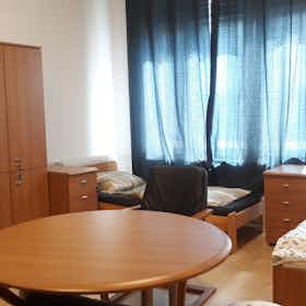 Mehrbettzimmer zu mieten für 220 € pro Monat in Budapest, Bartók Béla út