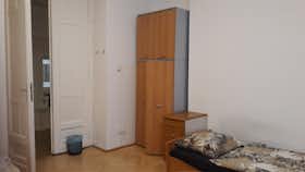 Shared room for rent for HUF 85,101 per month in Budapest, Bartók Béla út