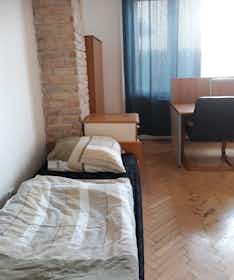 Shared room for rent for HUF 109,860 per month in Budapest, Bartók Béla út