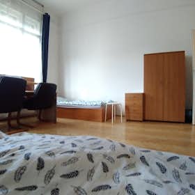 Mehrbettzimmer for rent for 112.333 HUF per month in Budapest, Bartók Béla út