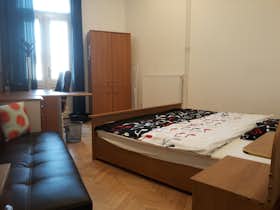 Отдельная комната сдается в аренду за 174 392 HUF в месяц в Budapest, Bartók Béla út