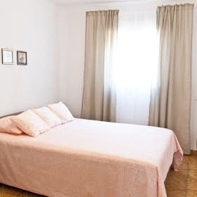 Apartment for rent for €930 per month in Madrid, Calle de Silvio Abad