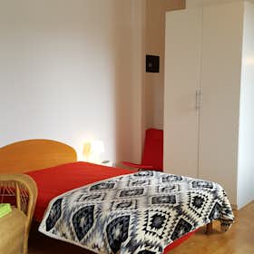 Studio for rent for €1,000 per month in Milan, Via Enrico Annibale Butti
