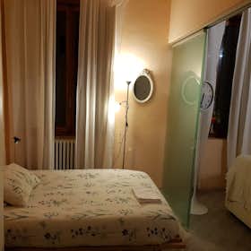 单间公寓 正在以 €1,100 的月租出租，其位于 Florence, Via Domenico Burchiello