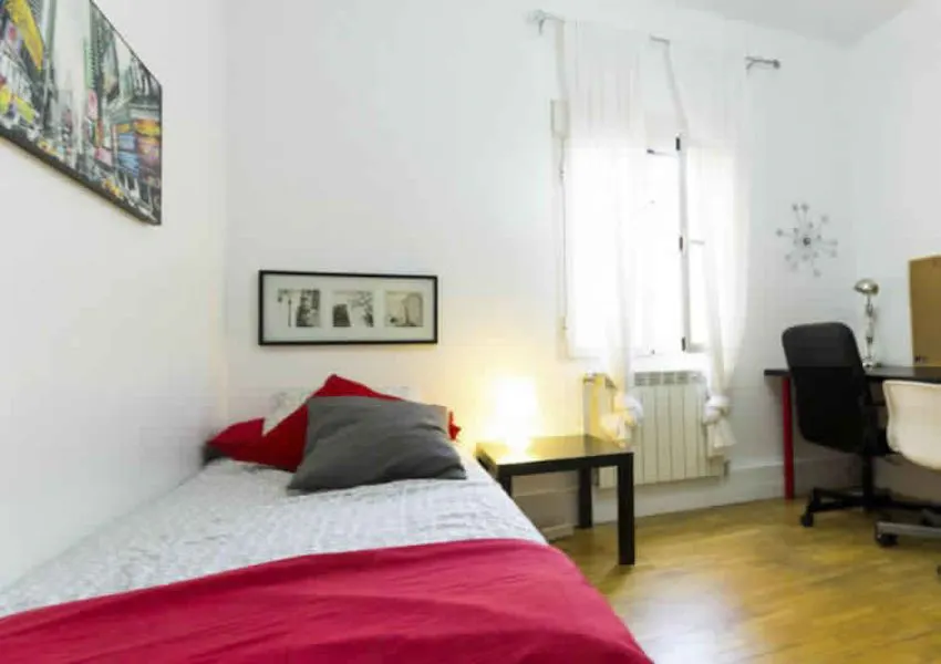 Private room in Calle del Casino, Madrid (897834) ROOM