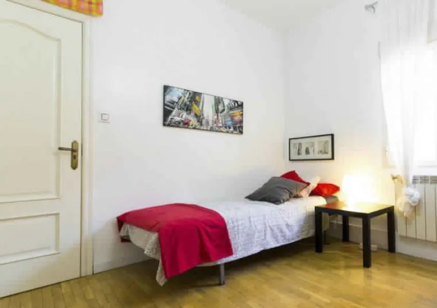 Private room in Calle del Casino, Madrid (897834) ROOM 1