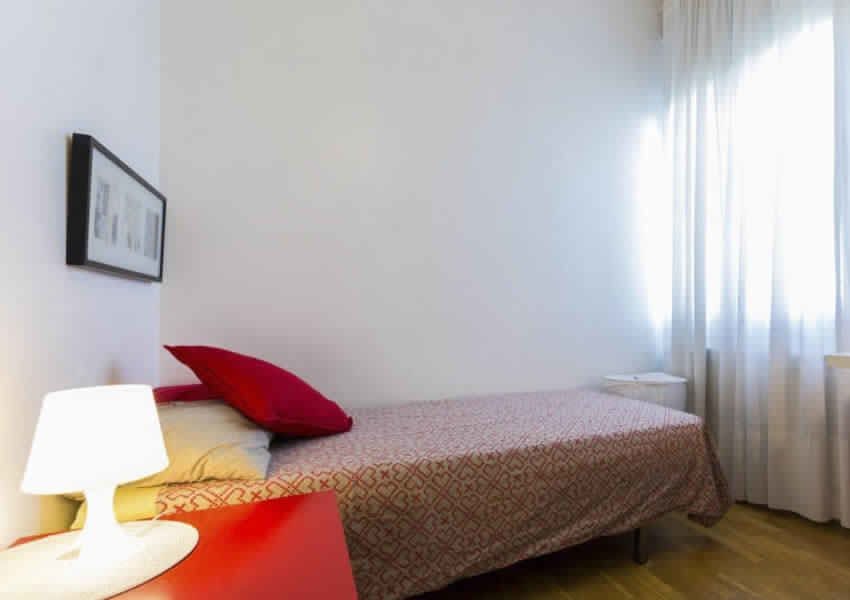 Calle del Casino, Madrid preview