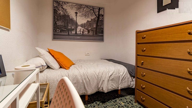 Private room for rent for €300 per month in Valencia, Calle Oriente