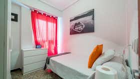Privé kamer te huur voor € 300 per maand in Valencia, Calle Oriente