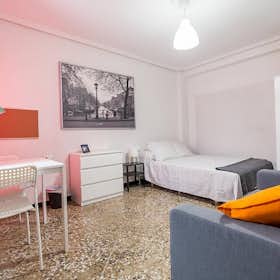 Private room for rent for €325 per month in Valencia, Calle Oriente