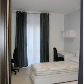 Shared room for rent for €330 per month in Turin, Corso Traiano