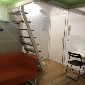 Studio for rent for €750 per month in Madrid, Calle de Lavapiés