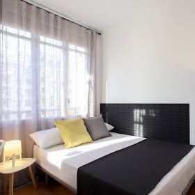 Private room for rent for €580 per month in Valencia, Gran Vía de Fernando el Católico