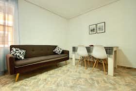 Appartement te huur voor € 850 per maand in Alicante, Pasaje Campoamor