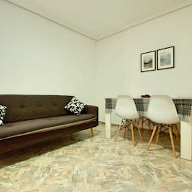 Квартира сдается в аренду за 850 € в месяц в Alicante, Pasaje Campoamor