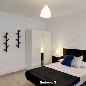 Private room for rent for €570 per month in Madrid, Calle del Hachero