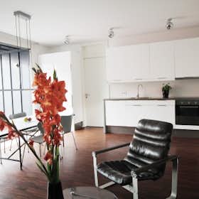 Apartment for rent for €2,600 per month in Berlin, Gartenstraße