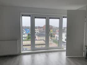 Apartment for rent for €1,500 per month in Almere Stad, Zeussingel