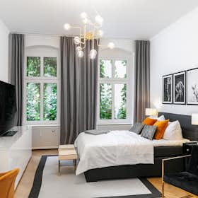 Apartment for rent for €1,990 per month in Berlin, Schloßstraße