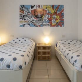 Shared room for rent for €350 per month in Milan, Via Giovanni Carnovali detto Il Piccio