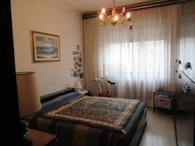 Приватна кімната за оренду для 320 EUR на місяць у Turin, Via Giovanni Poggio