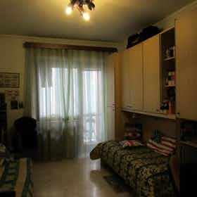 Cameră privată de închiriat pentru 300 EUR pe lună în Turin, Via Giovanni Poggio