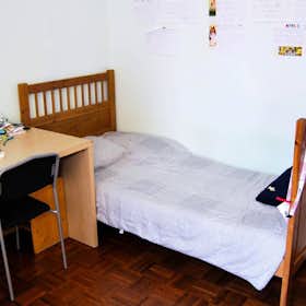Shared room for rent for €370 per month in Milan, Via Guglielmo Corrado Röntgen