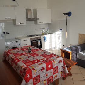 Apartment for rent for €2,200 per month in San Donato Milanese, Via Marignano
