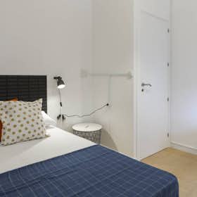 Private room for rent for €725 per month in Madrid, Calle de Santa Engracia