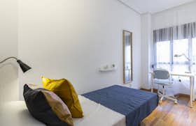 Private room for rent for €630 per month in Madrid, Calle de Cáceres