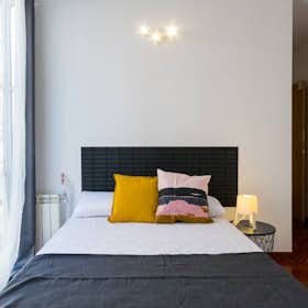 Private room for rent for €785 per month in Madrid, Costanilla de los Ángeles