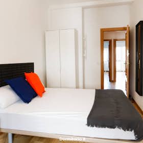 Private room for rent for €660 per month in Madrid, Calle del Rosario