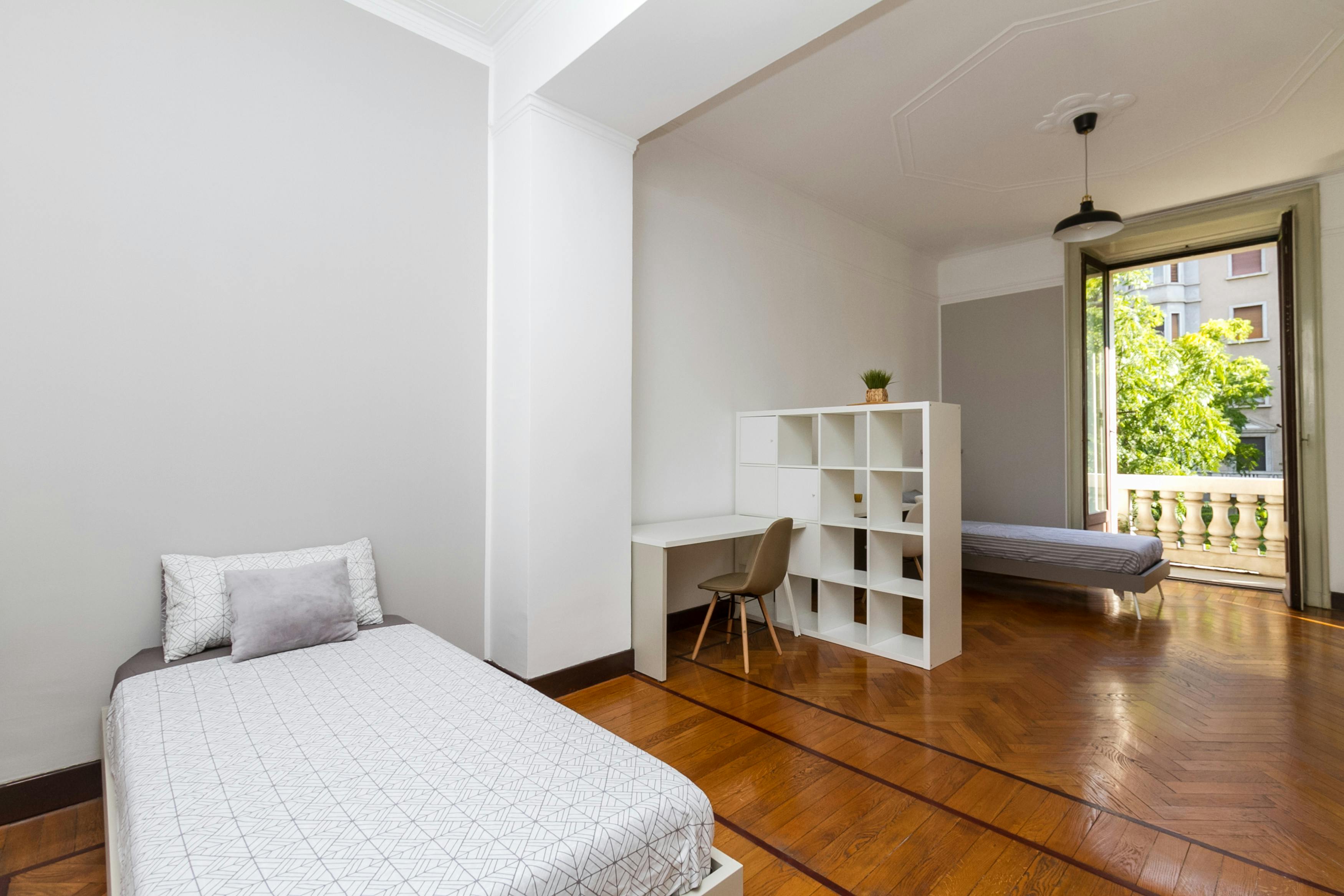 Viale Regina Giovanna, Milan