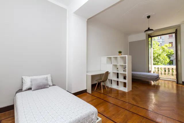 Shared room in Viale Regina Giovanna, Milan (907031) room image 1