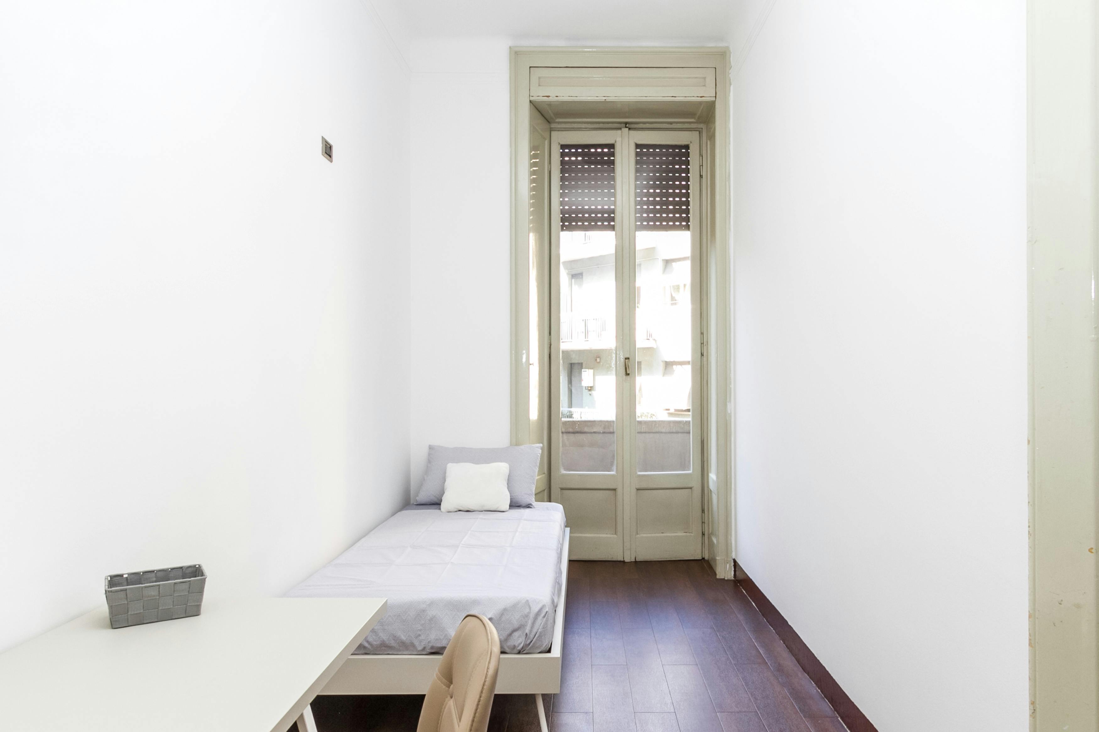 Viale Regina Giovanna, Milan