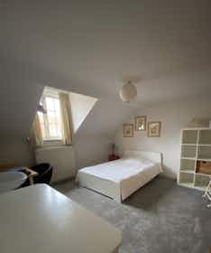 私人房间 正在以 €1,000 的月租出租，其位于 Tervuren, Brusselsesteenweg