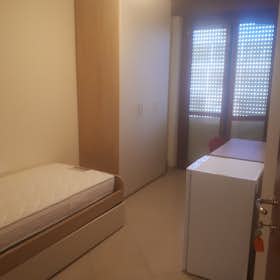 Shared room for rent for €595 per month in Milan, Via Filippo Brunelleschi