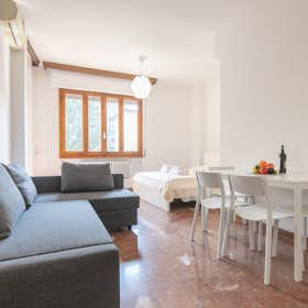 Appartamento in affitto a 2.400 € al mese a Florence, Via Nicola Tagliaferri