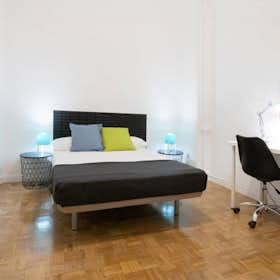 Private room for rent for €660 per month in Madrid, Calle de Fuencarral