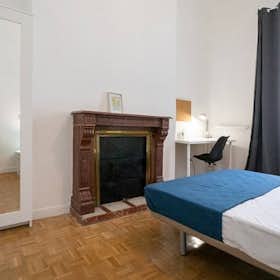 Private room for rent for €765 per month in Madrid, Calle de Fuencarral